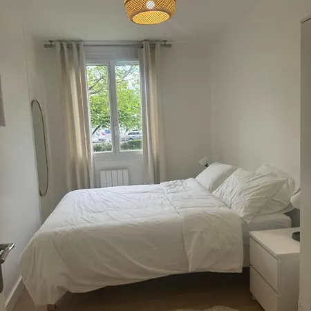 Flora Lägenhet Stains