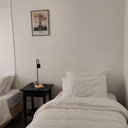 Apartment Flora Stains